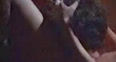 Seks-gladna djevojka dala u maca i pornić seks magarca