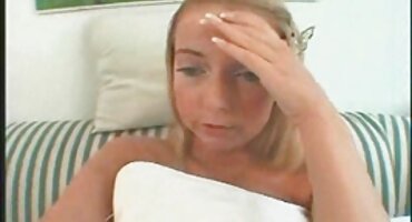 Djevojka je vrlo kukavički plijen i pornic film dobio njegov penis unutar