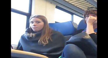 Ne besplatni oornici Internet crnka pokazuje ogromne sise