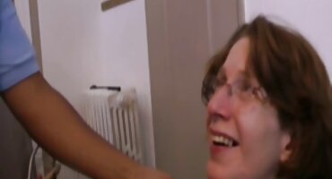 Uzbuđen drolja jebeno u besplatni potnici šupak i dobiva razbila