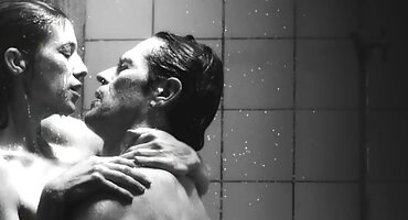 Bijesan pastuh napao mladu sekxi filmovi guzicu