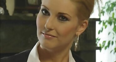 Dude se usredotočio na besplatni seks film slatku plavušu