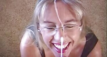 Princeza uskih očiju uživa u sexi filmovi seks-igračkama