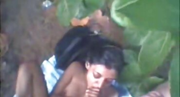 Crnka sa velikim sisama Fingering kurac s domaci sex filmovi uljem