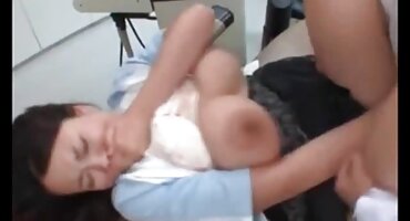 Crnokosi s velikim sisama voli neda ukraden porno film duboko grlo član