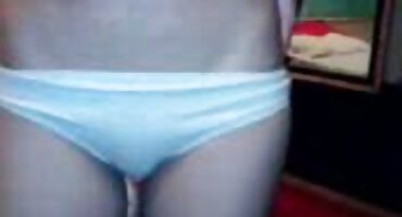 Djevojka i klasični pornići njezin dečko jebu na skupom kauču