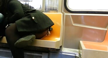 Muškarac sexi porno filmovi undress i fucks svoju djevojku analni penis