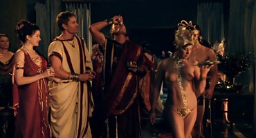 Koketna Mona Kim u prugaste gaćice jebanje s porno filmovi vintage muškarcem