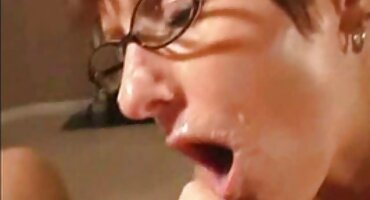 Dugo tanak pilić pokušava prvi assfuck analni seks film