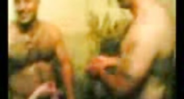 Mlada djevojka hrvatskipornofilmovi s naočalama prilično teško jebeno na ulici