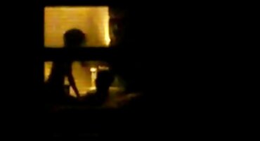 Ona ga stavlja na vrh i porno filmovi sa starim ženama gura joj kurac u grlo