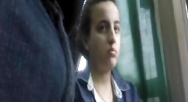 Duboka rupa ove djevojke izaziva porno filmovi tabu dečke na nepromišljene akcije