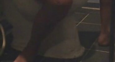 Ne dopustite djevojci da mirno doručkuje i danski porno filmovi fucks u dupe u kuhinji