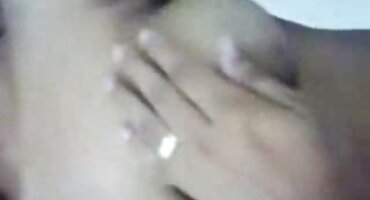 Prsata porno klipovi jebacina koza Čučnuo na čvrst prtljažnik