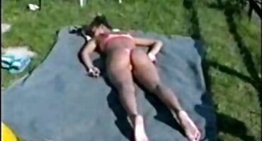 Lijepa djevojka ima seks-igračke u njeno pornići karanje dupe strše