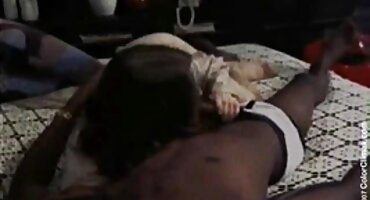 Nije osobito pornofilmovixxx lijepa djevojka gura vibrator u njoj maca