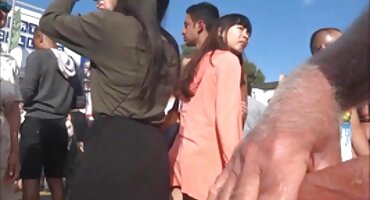 Zločesta djevojka s porno film amater obrijane njom maca miluje klitoris i cums