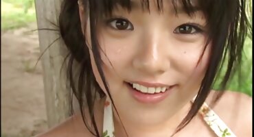 Djevojka je skinula kupaći kostim i raširila noge porno seks klipovi pred muškarcem