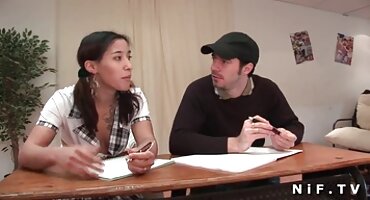 Djevojka jebeno nekoliko dečki, dok unutarnja Pičke neda ukraden porno film