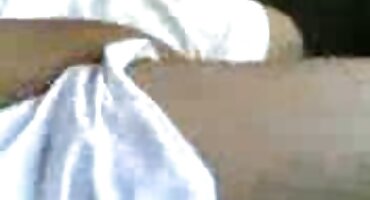 Aktivno slobodni pornici i energično mladi kurac ispred kamere