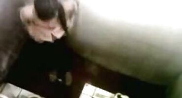 Lijepa djevojka u smiješnom šeširu isisan sexi filmovi sa prevodom prijatelja