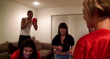 Kovrčava animal porno filmovi mlada problema dobila od crnog čovjeka u maca