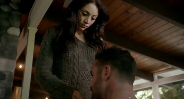 Muškarac je dobio masažu novi pornići penisa od crnke