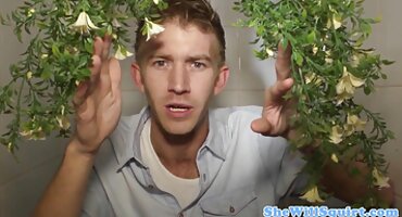 Priroda lutka sjaji grudi vrući pornići i masturbira